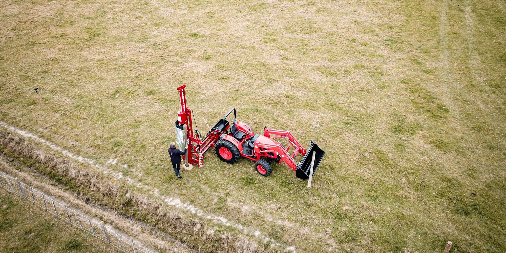 Kinghitter Series 1i post driver fitted to a Kioti tractor.
